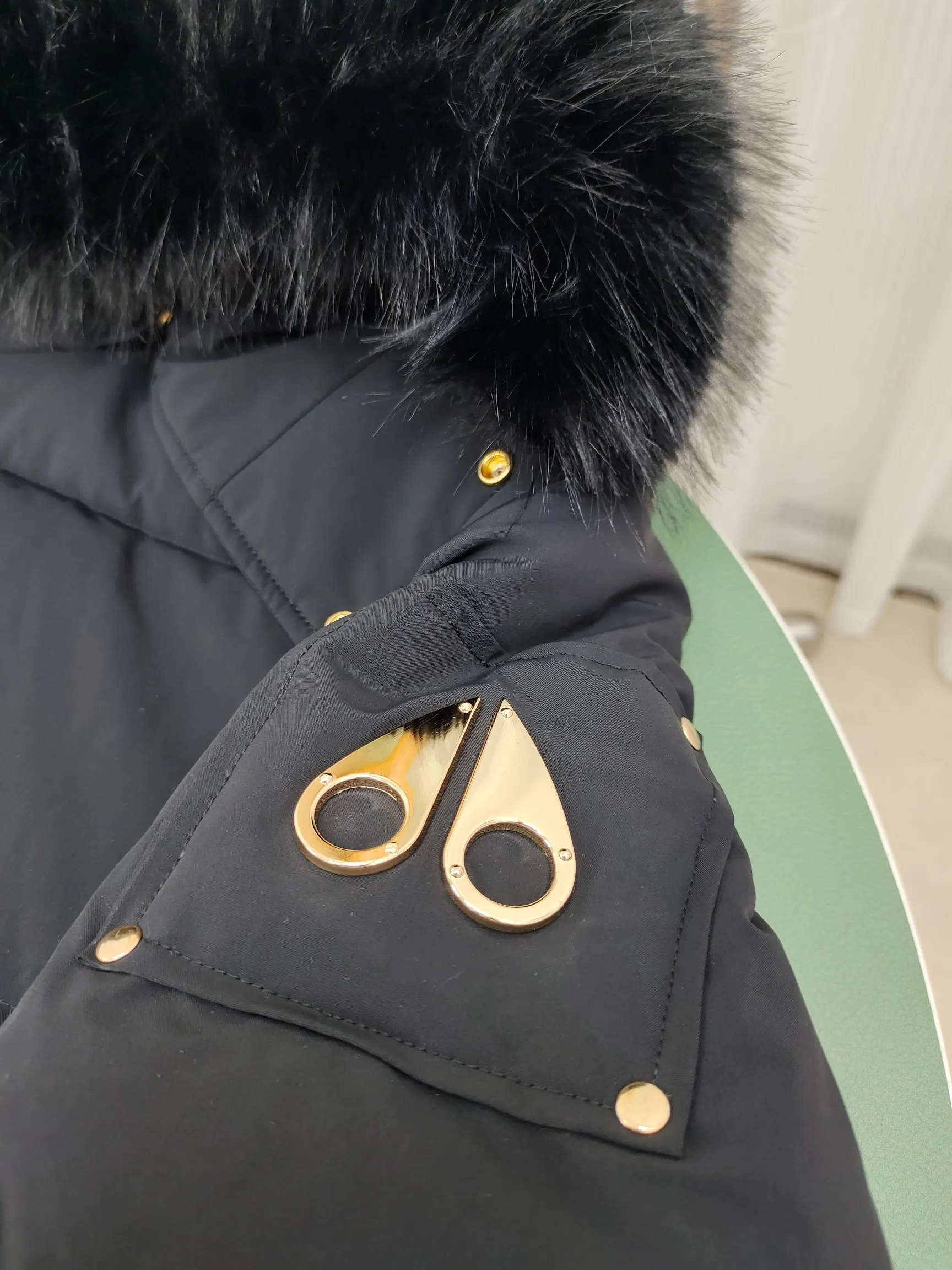 ：Y 12 Classic Moose Knuckles FW 22 12 Moose Knuckles。 ， ins 、 、 。 ， ， ！ ， ， ， ！ 12 Classic 。 ，Lightweight。 :Black Sizes: S XXL